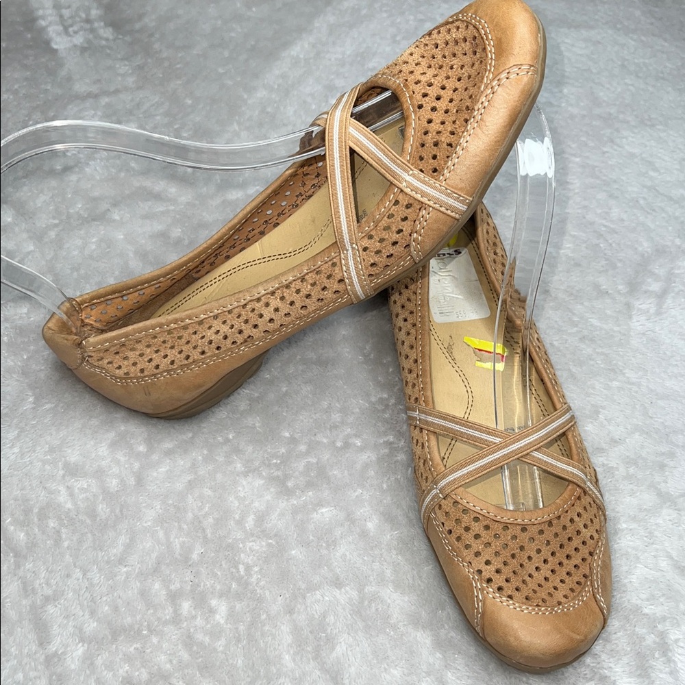 NATURALIZER 8 Plantain Leather Mary Jane Perforated Breatheable Comfy Slip On